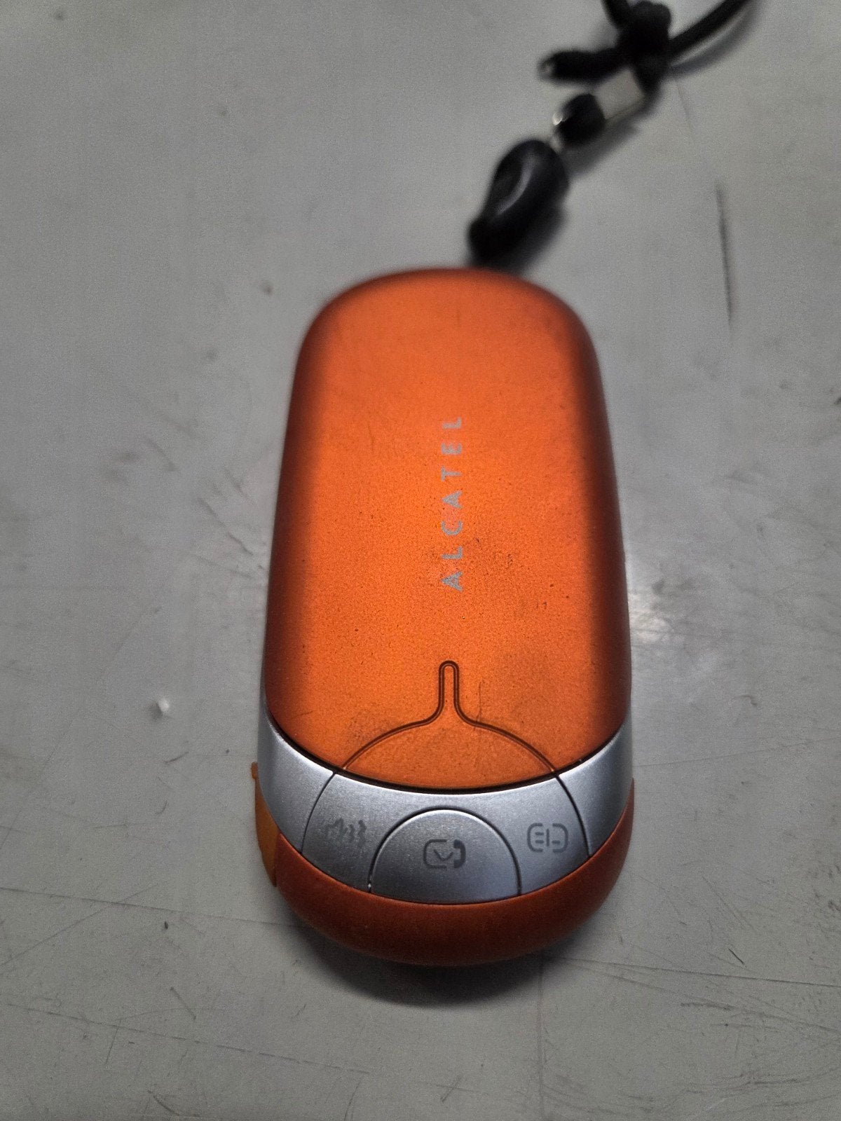 Alcatel OT-C701 Klaptelefoon - Oranje/Zilver, Gebruikt, Inklapmodel, Ophalen of Verzenden, Minder dan 3 megapixel