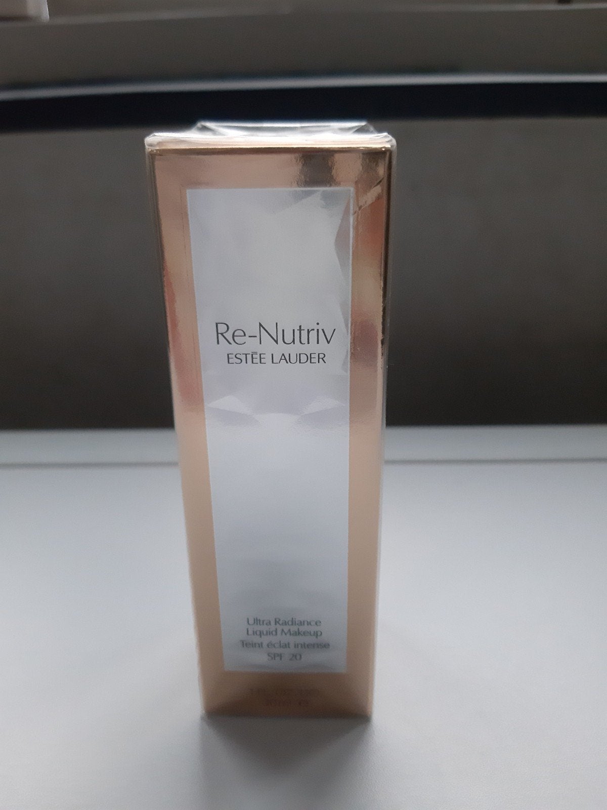 Estee Lauder Re-Nutriv Liquid Make-up Spf 20 Kleur 2N1., Beige, Nieuw, Make-up, Verzenden