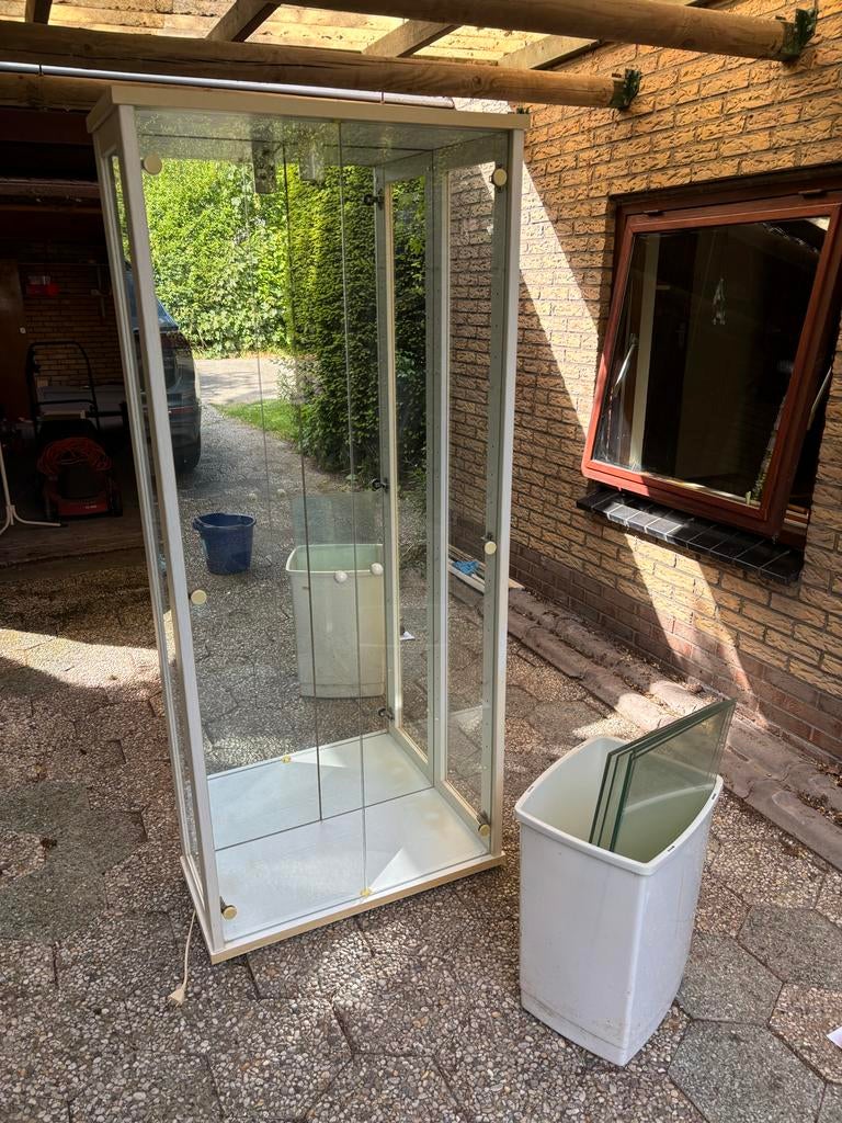 Glazen vitrinekast met verlichting, Ophalen, Gebruikt, 50 tot 100 cm, Glas