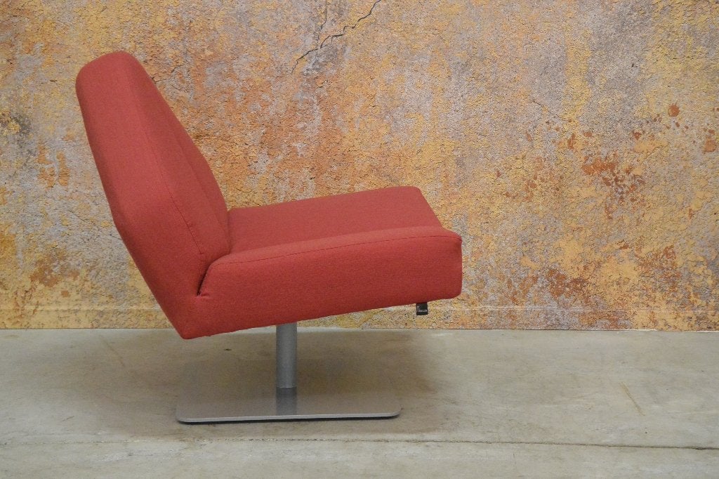 ZGAN Unieke rode stoffen Leolux Wibber design draaifauteuil, Leolux, Leolux, 75 tot 100 cm, Ophalen of Verzenden