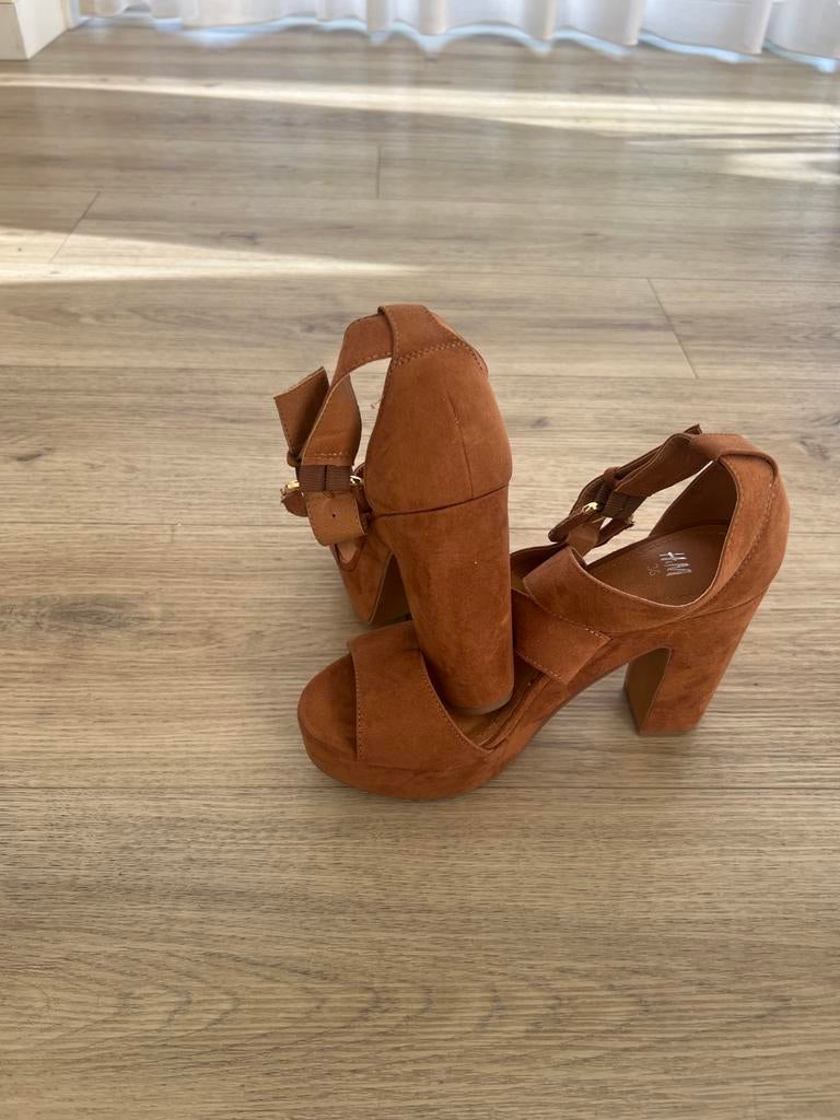 Nieuwe H&M dames schoenen met hak maat 36, Ophalen of Verzenden, Nieuw, Bruin, Schoenen met hoge hakken