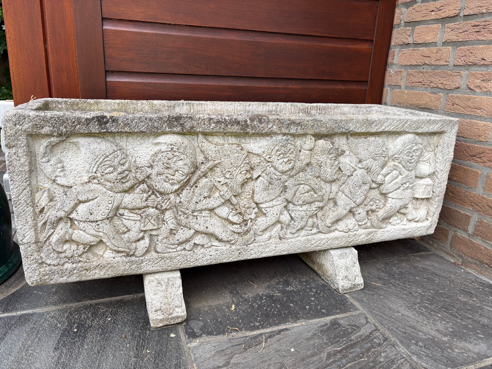 Plantenbak met kabouters, Tuin en Terras, Bloembakken en Plantenbakken, Ophalen, Gebruikt, 100 cm of meer, Beton