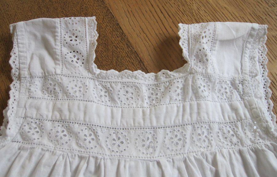 Antiek jurkje met broderieranden, Ophalen of Verzenden