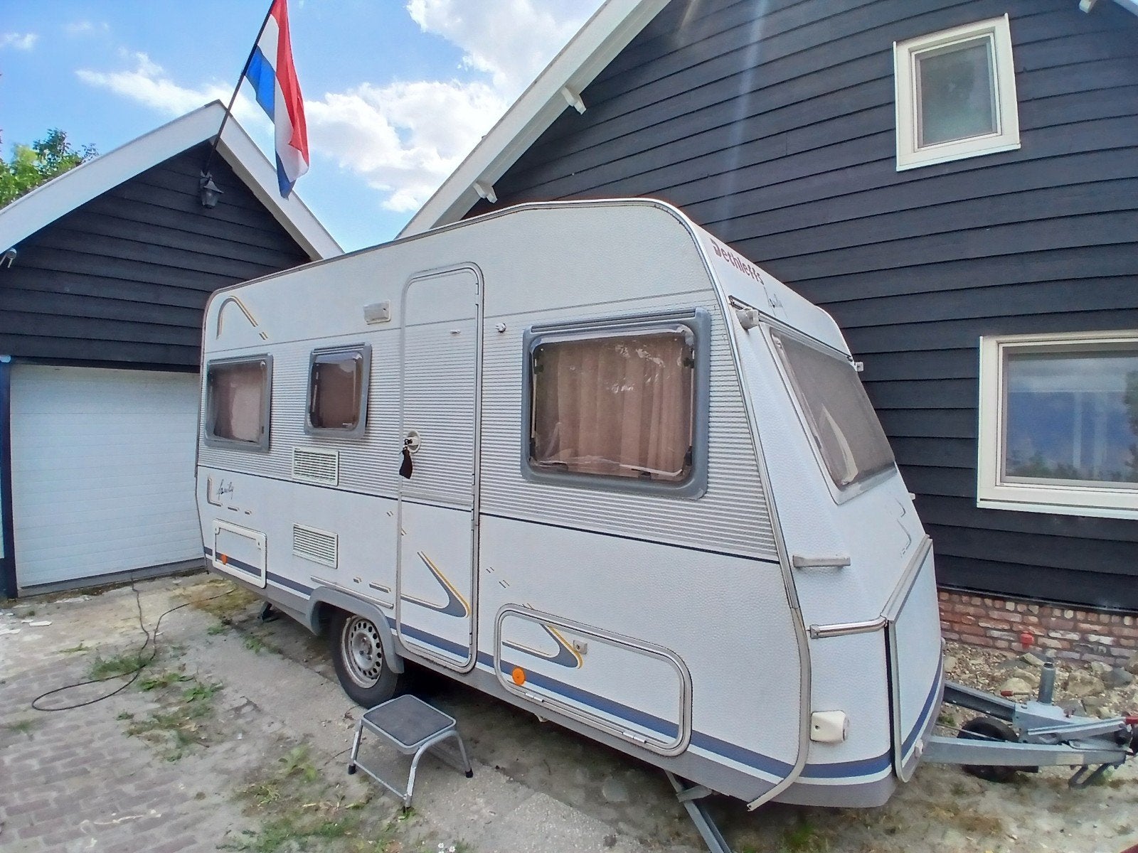 Dethleffs Family 430FT, Caravans en Kamperen, Particulier, Tot en met 4, 750 - 1000 kg, Dwarsbed