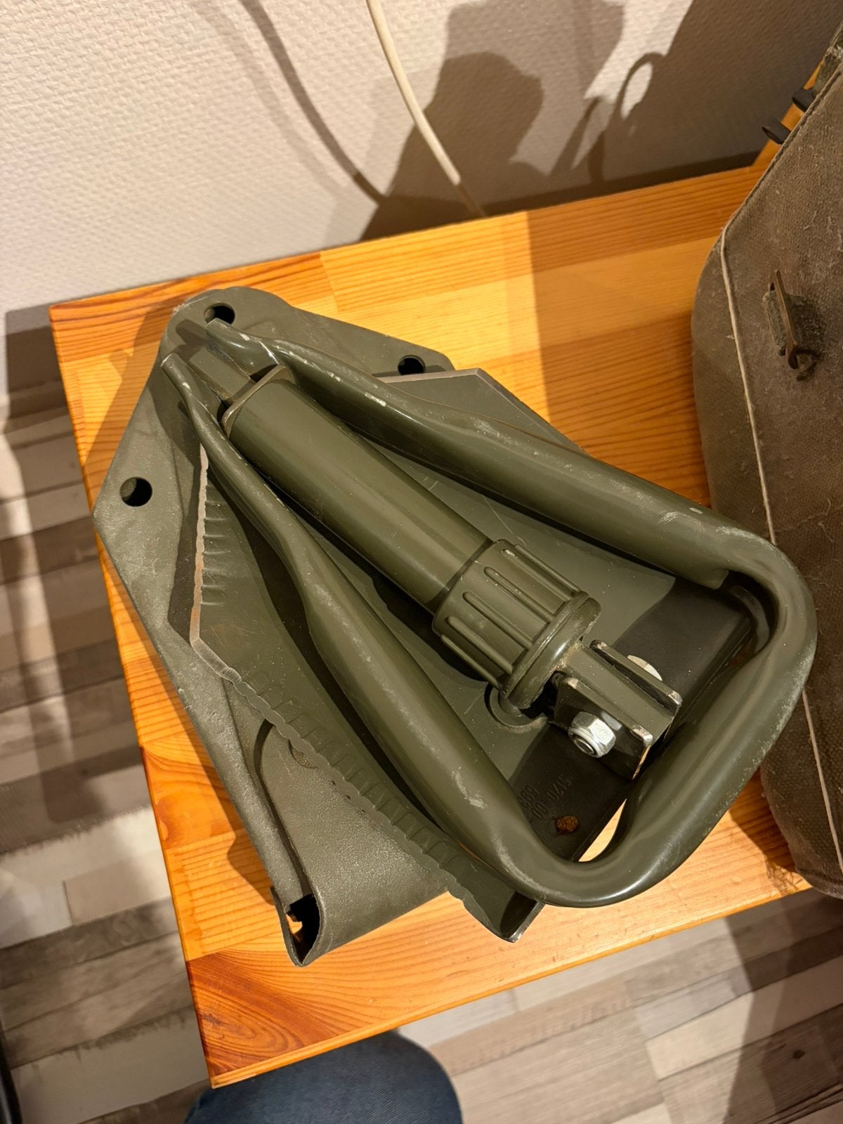 Pukkel met schep en eetgerei en een koppel met fles, Verzamelen, Ophalen of Verzenden, Landmacht