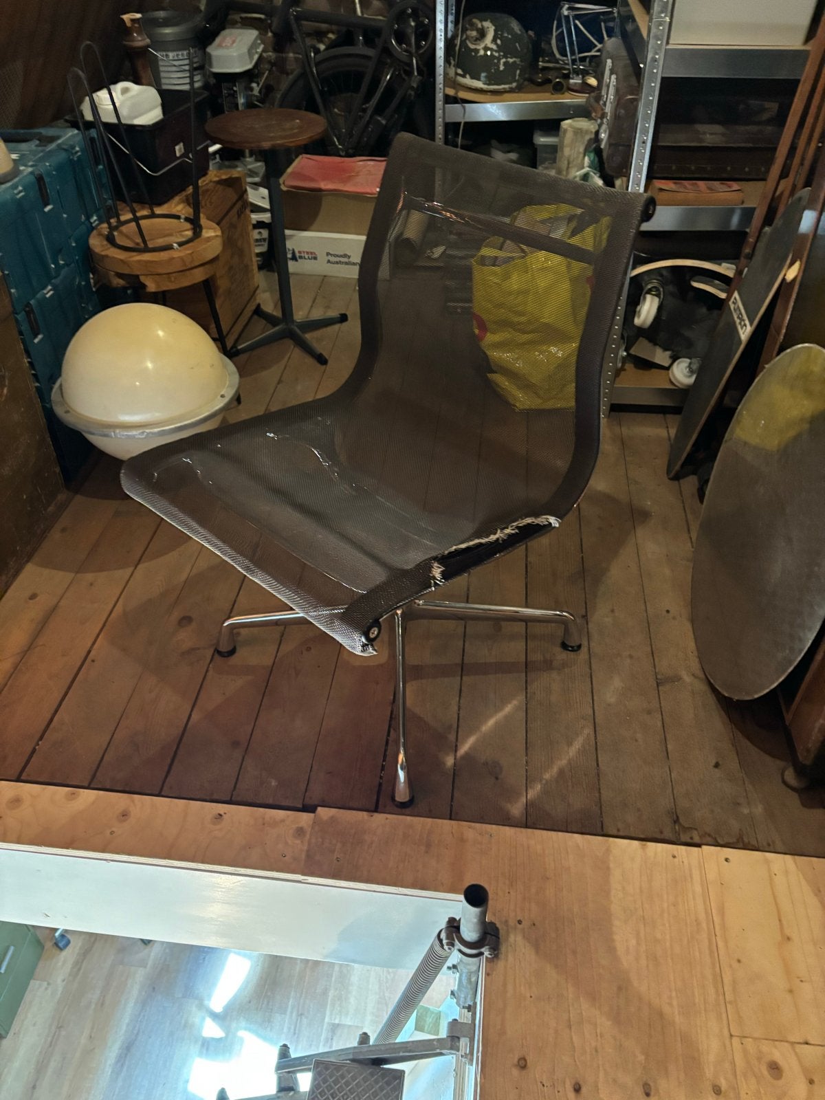 Vitra Aluminium Chair EA 108 - Gebruikt met schade, Ophalen, Gebruikt, Zwart, Metaal