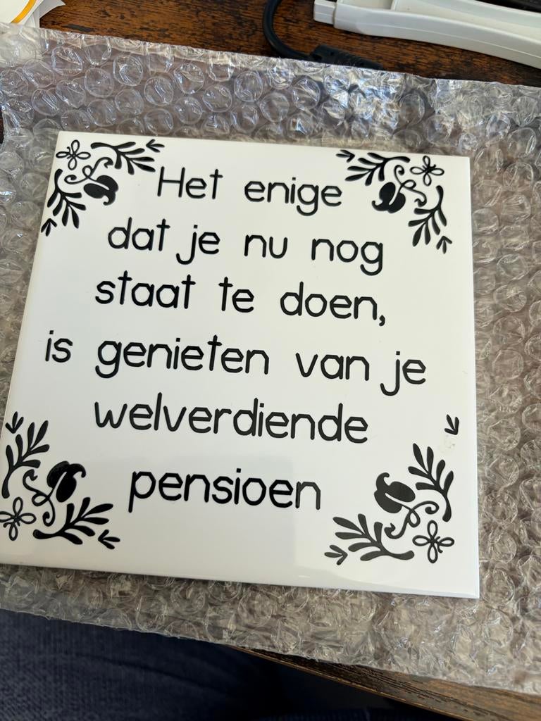 Pensioen Tegel - Geniet van je welverdiende pensioen, Antiek en Kunst, Ophalen of Verzenden
