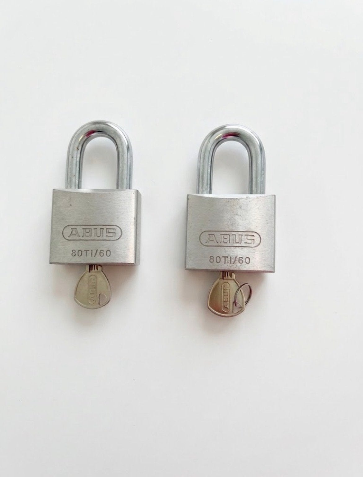 ABUS Hangsloten 80TI/60 met reservesleutel, Ophalen of Verzenden, Zo goed als nieuw, Overige materialen, Slot