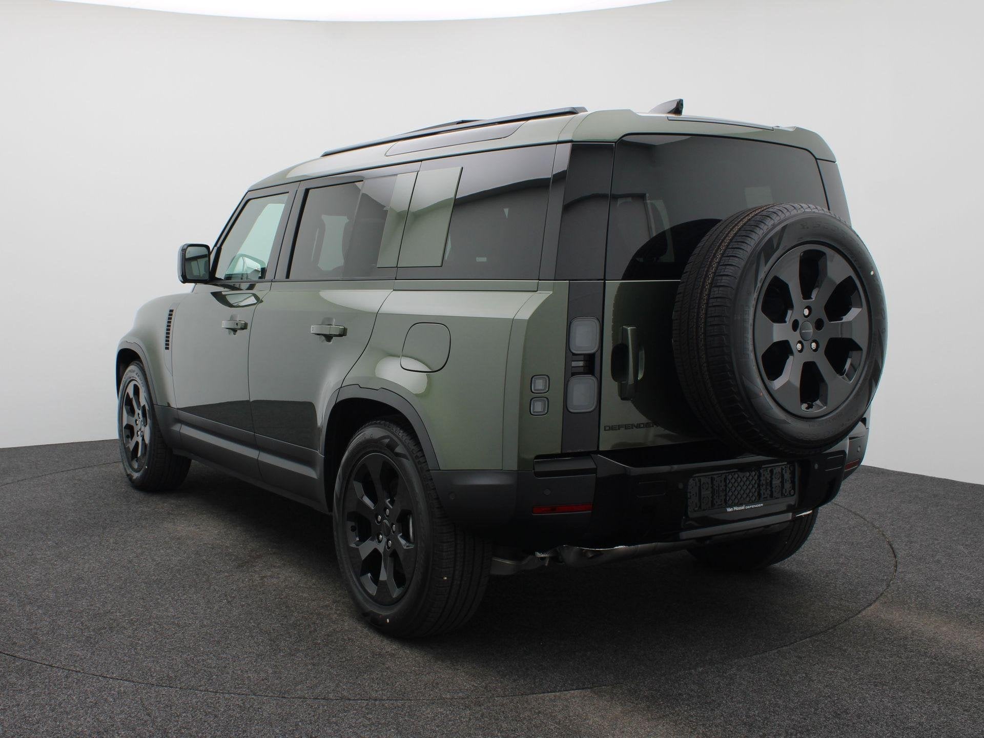 Land Rover Defender 110 2.0 P300e 110 Forest Edition NU MET, Auto's, Automaat, Dealer onderhouden, Euro 6, 4 cilinders