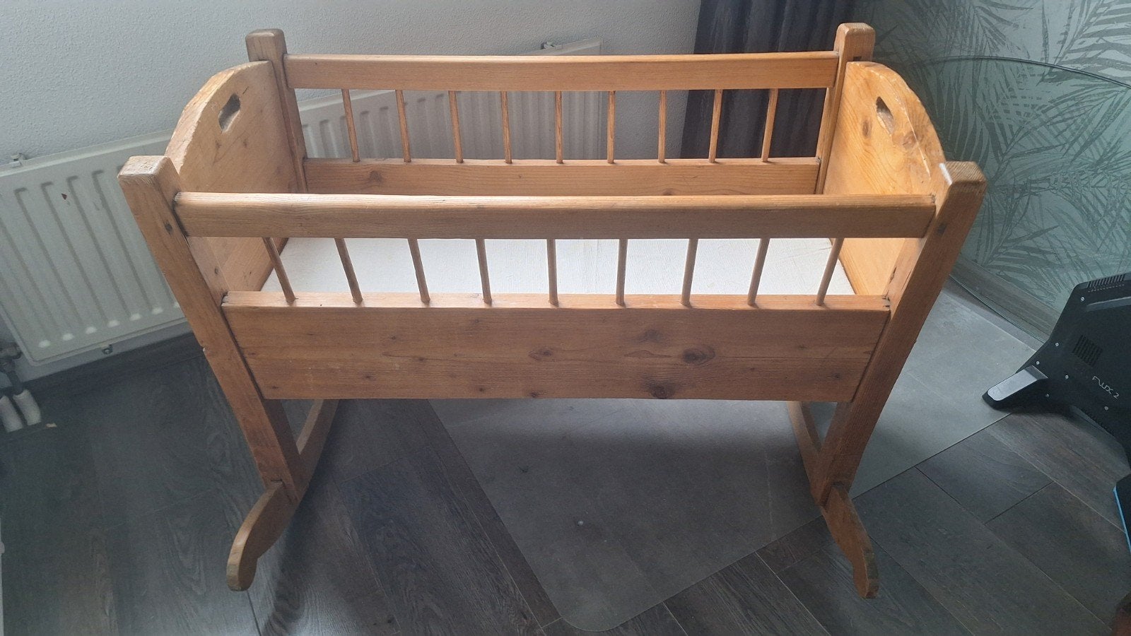 Houten schommelwieg (oud), Ophalen, Gebruikt, Wieg