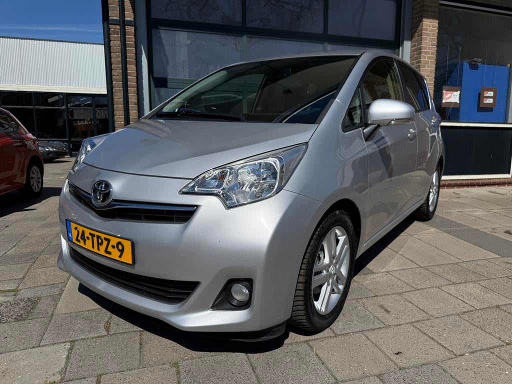 Toyota Verso-S 1.3 Vvt-i 2012 | 1e eigenaar | Camera | Airco, Auto's, Toyota, Voorwielaandrijving, Parkeersensor, Stof, Zwart