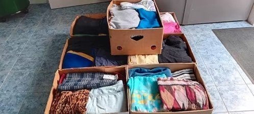 9 volle dozen goede nette dames kleding 1 doos heren kleren, Ophalen, Gedragen, Maat 42/44 (L)