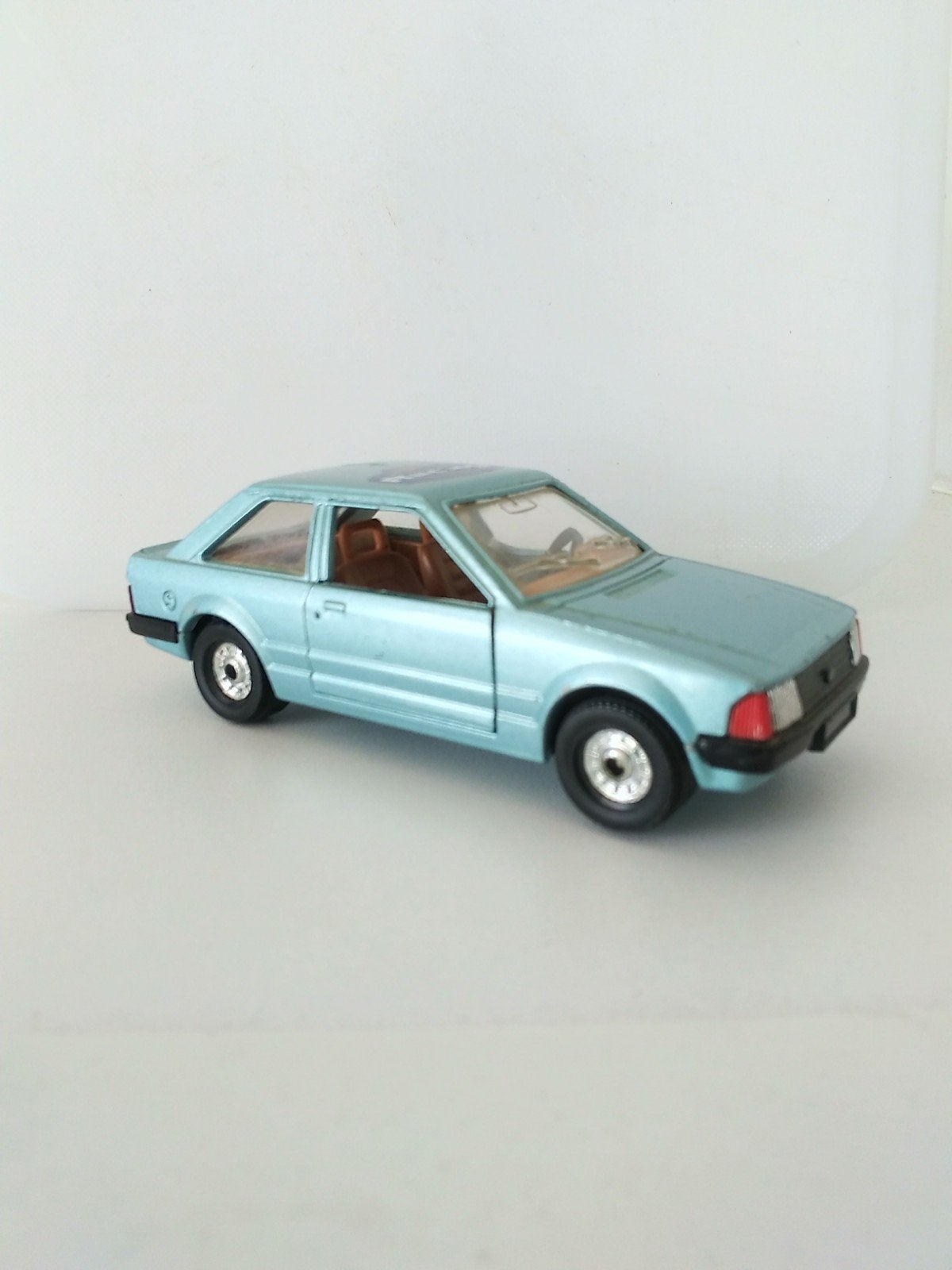 Corgi Ford Escort 1.3 GL (jaren '80) - Onbespeeld, Ophalen of Verzenden