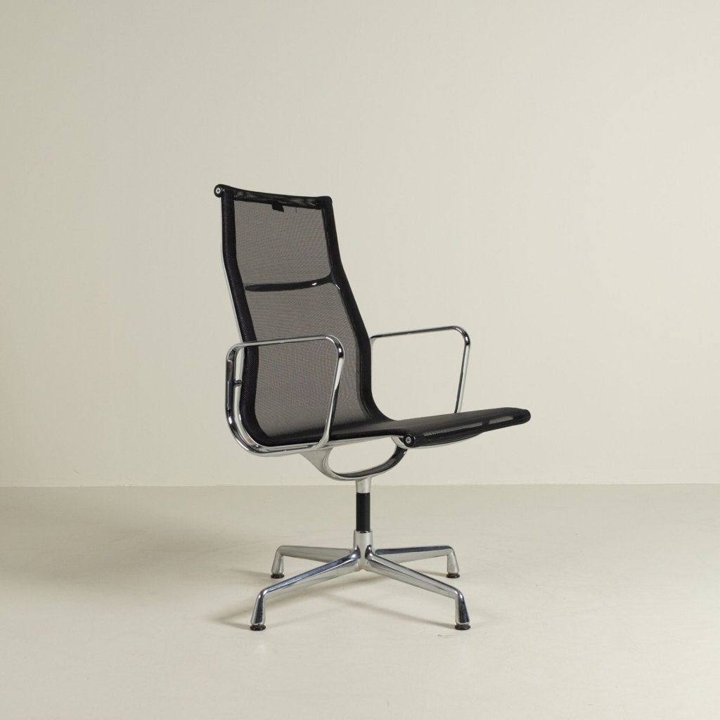 Vitra Eames EA 112 Stoel Zwart Netweave - Chroom, Vitra, Zo goed als nieuw, Niet ingevuld, Niet ingevuld