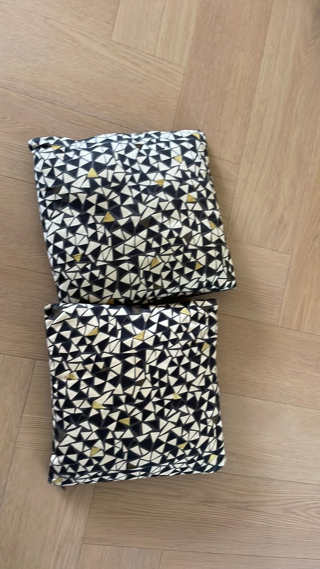Set van 2 kussens met geometrisch patroon, Ophalen, Zo goed als nieuw, Zwart, Vierkant