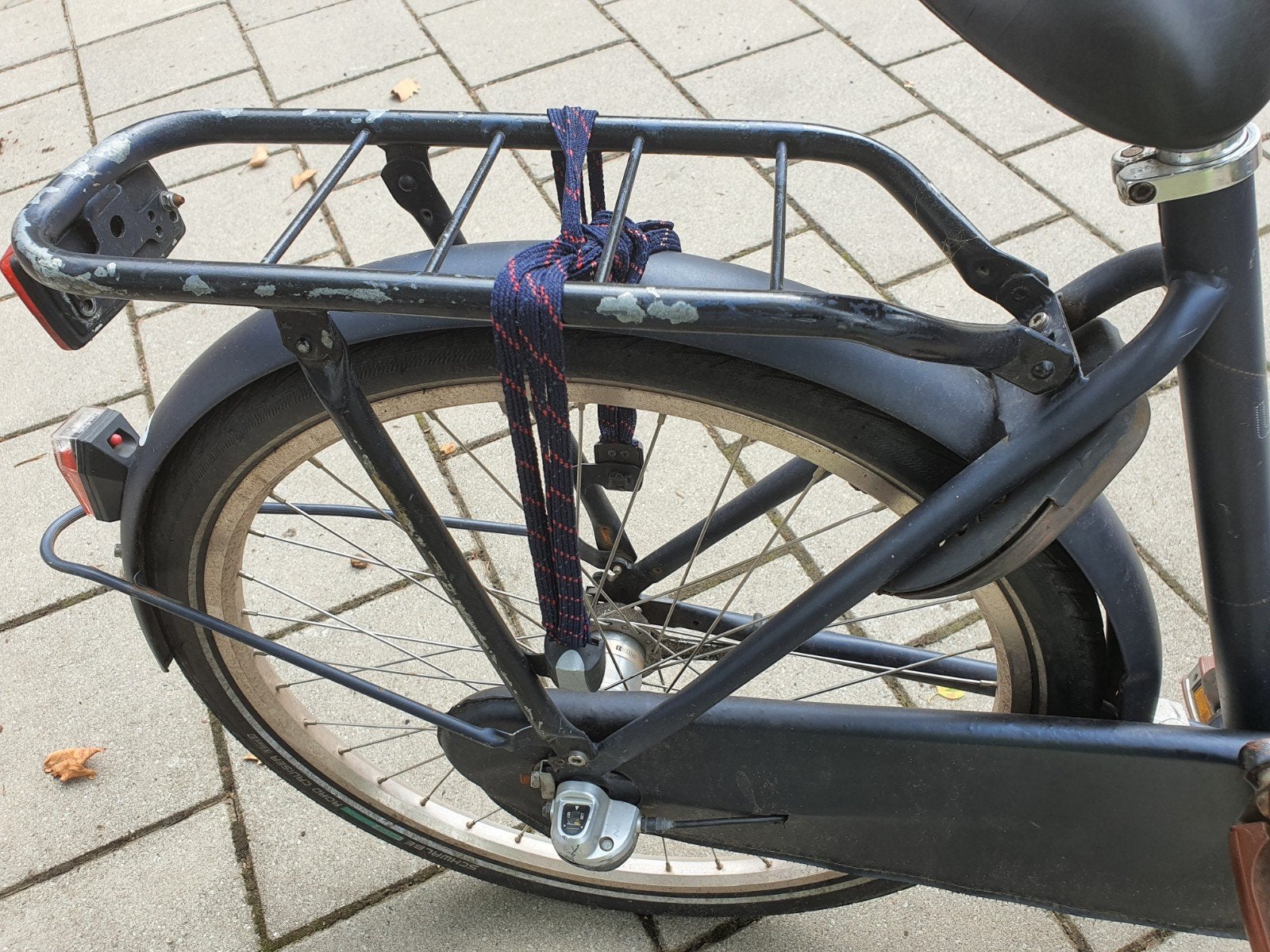 Stevige kinderfiets met mandje en bagagedrager, Ophalen, Gebruikt, Terugtraprem, 20 inch of meer