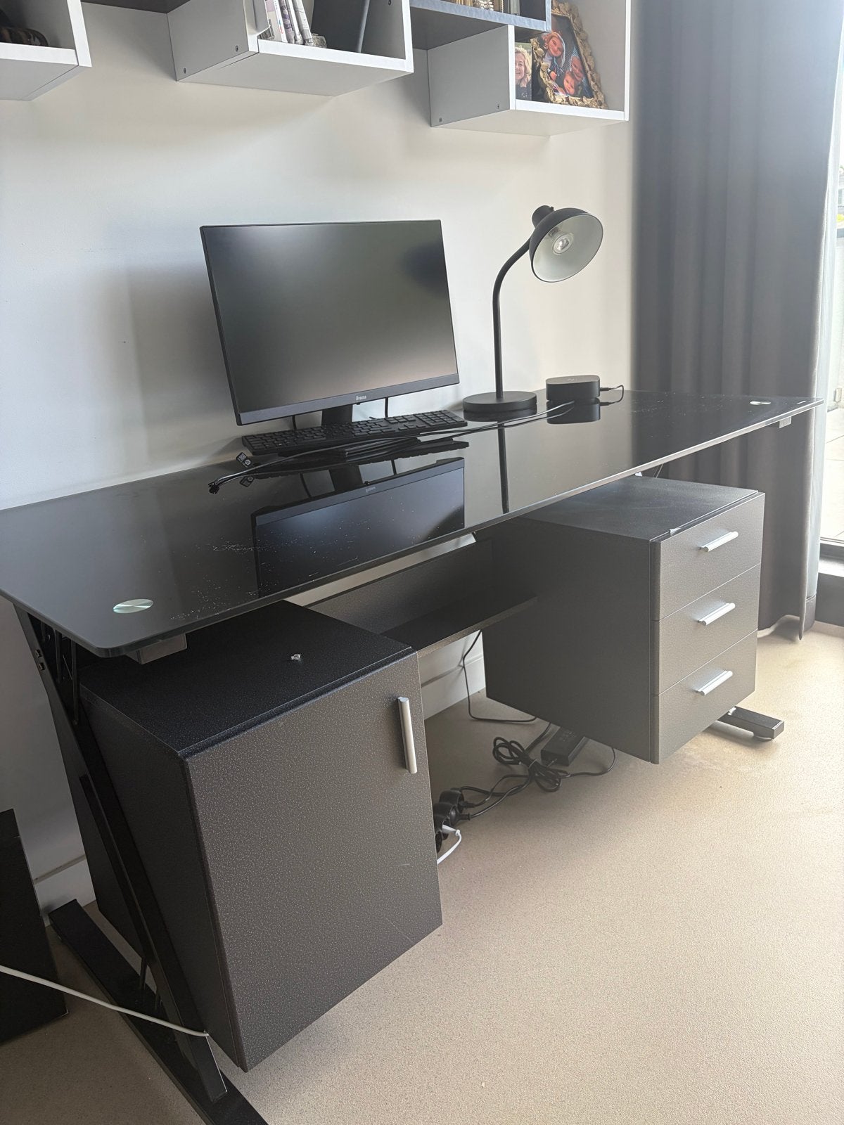 GRATIS op halen.Modern bureau met lades en kast - 150x70 cm, Ophalen, Zwart, Gebruikt, Met lades