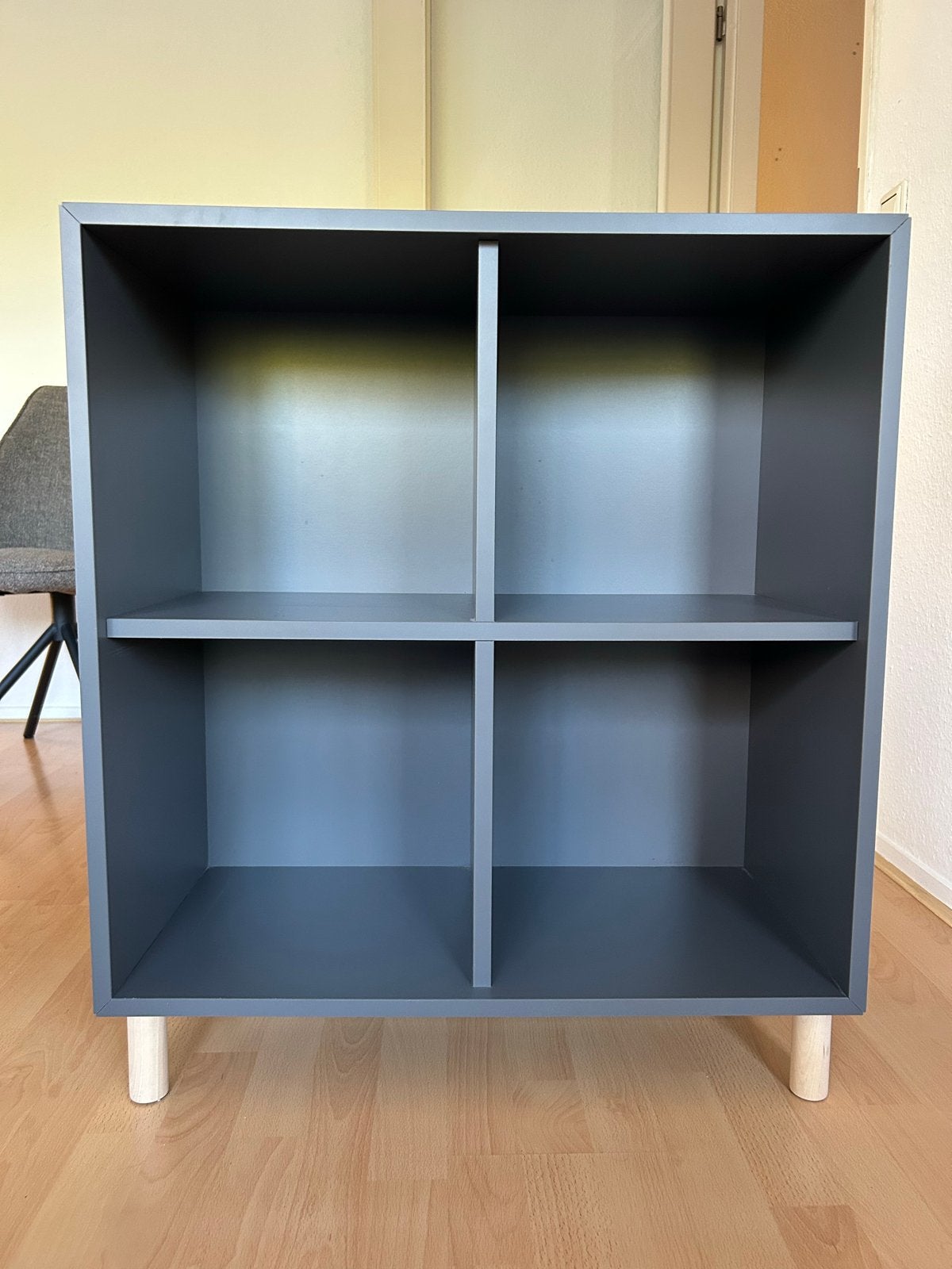 Ikea Eket kast met 4 vakken grijs - zo goed als nieuw, Ophalen, Met plank(en), 50 tot 100 cm, Zo goed als nieuw