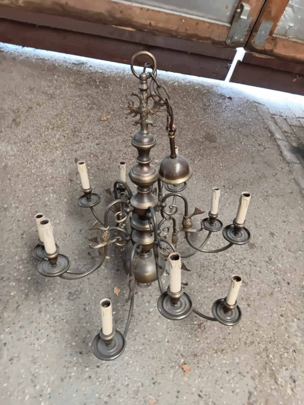 Antieke messing dubbele (10-armige) kroonluchter, Ophalen