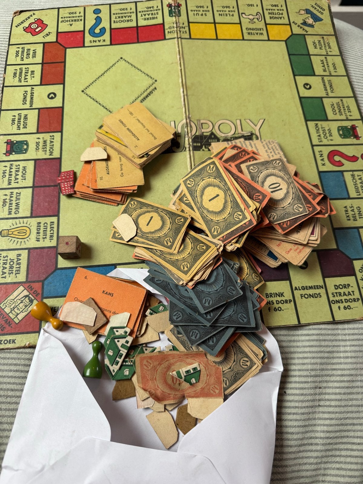 Antiek Monopolie bordspel met biljetten van 1 en 10, Drie of vier spelers, Ophalen of Verzenden, Gebruikt