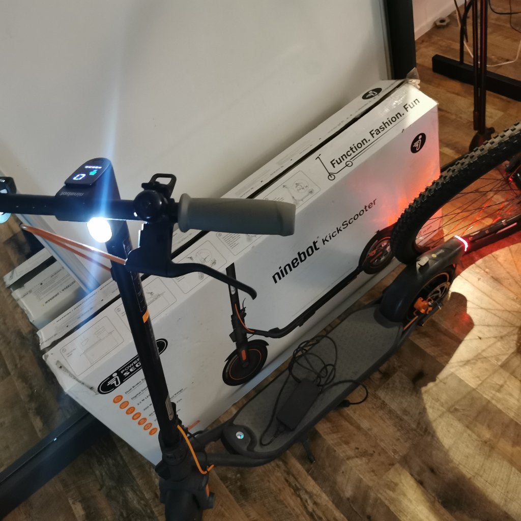 Segway Ninebot KickScooter F40E, Fietsen en Brommers, Ophalen of Verzenden, Zo goed als nieuw, Elektrische step (E-scooter), Segway Ninebot
