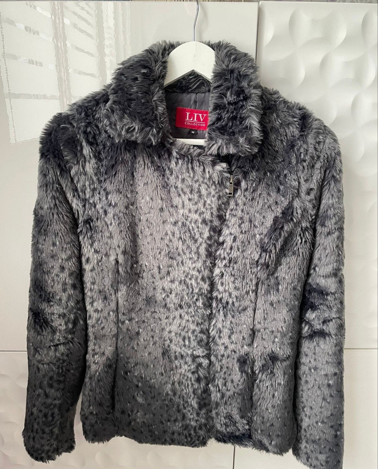 Grey Faux Fur Jacket Soft Cozy Chic, LIV, Ophalen of Verzenden, Zo goed als nieuw, Grijs