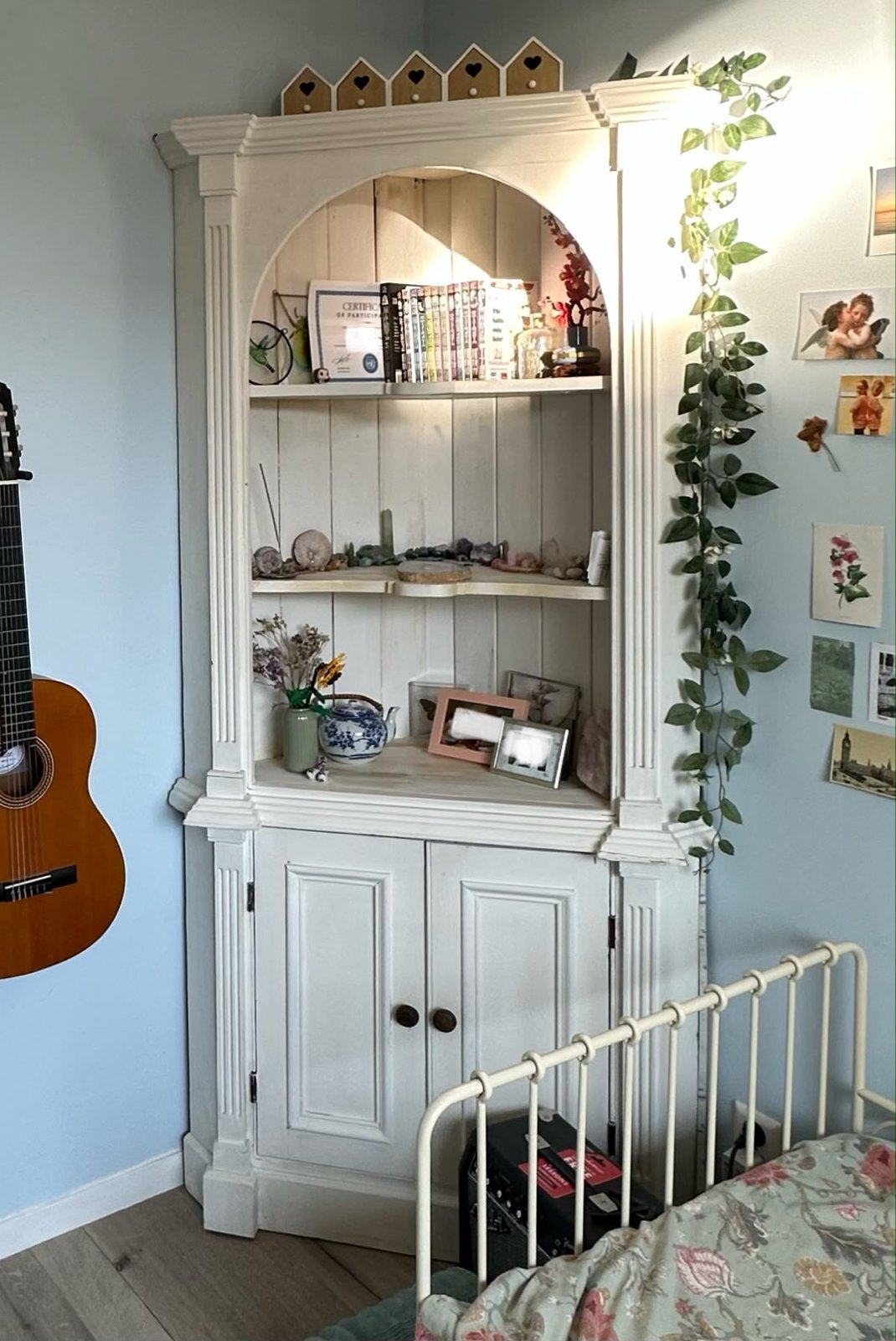 Sfeervolle Witte Hoekkast - Landelijk / Brocante Stijl, Ophalen