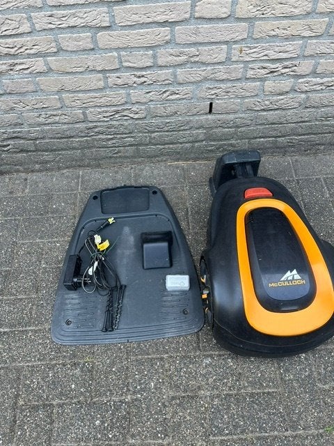 Robotmaaier McCulloch (Husqvarna) met defect laadstation, Ophalen, Gebruikt, Bestuurbaar via app, McCulloch