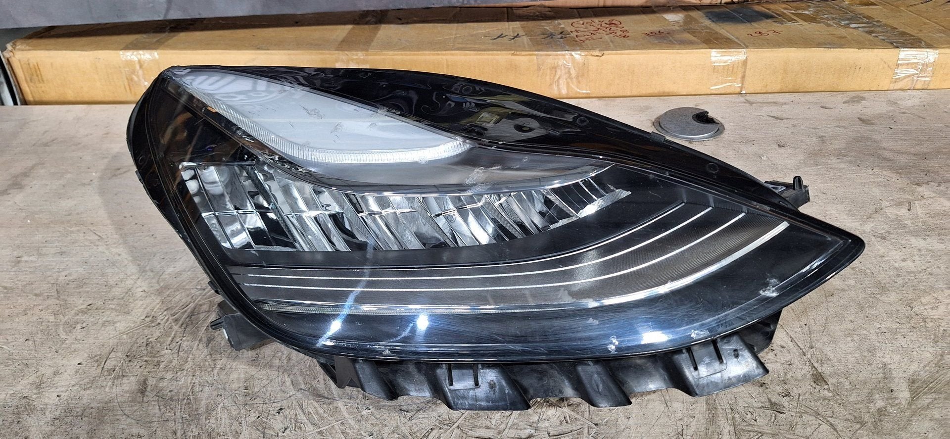 Originele Tesla Model 3 / Model Y Full LED Koplamp Rechts (S, Gebruikt, -, Overige automerken, -
