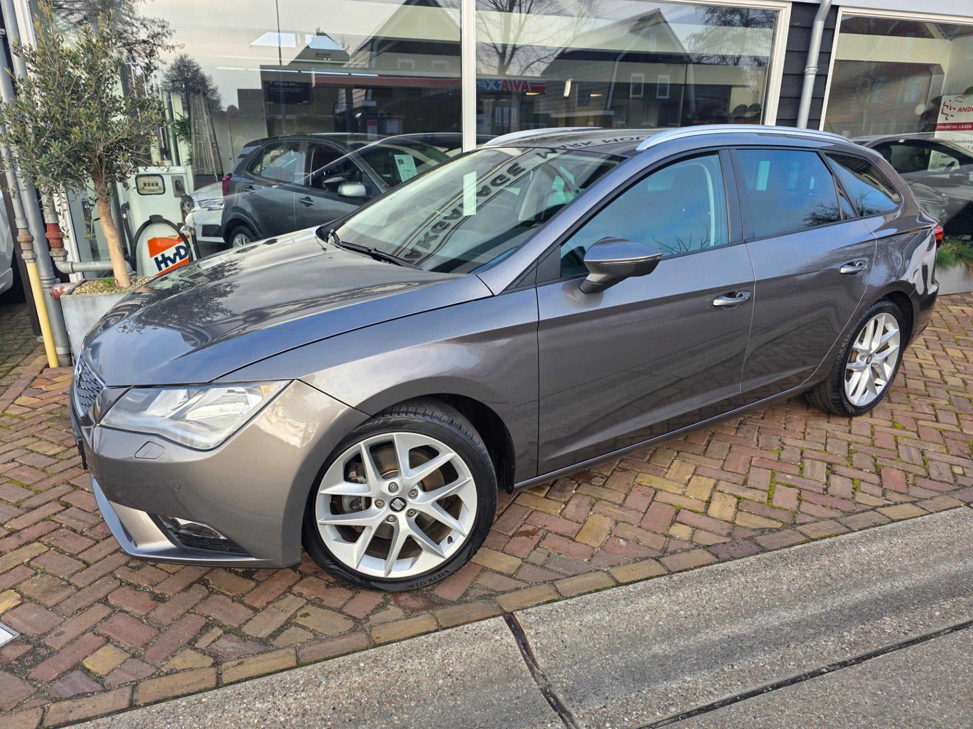 Seat LEON ST 1.8 TSI FR Connectautomaat,carplay,sportieve lo, Auto's, 1272 kg, Gebruikt, 4 cilinders, Leon