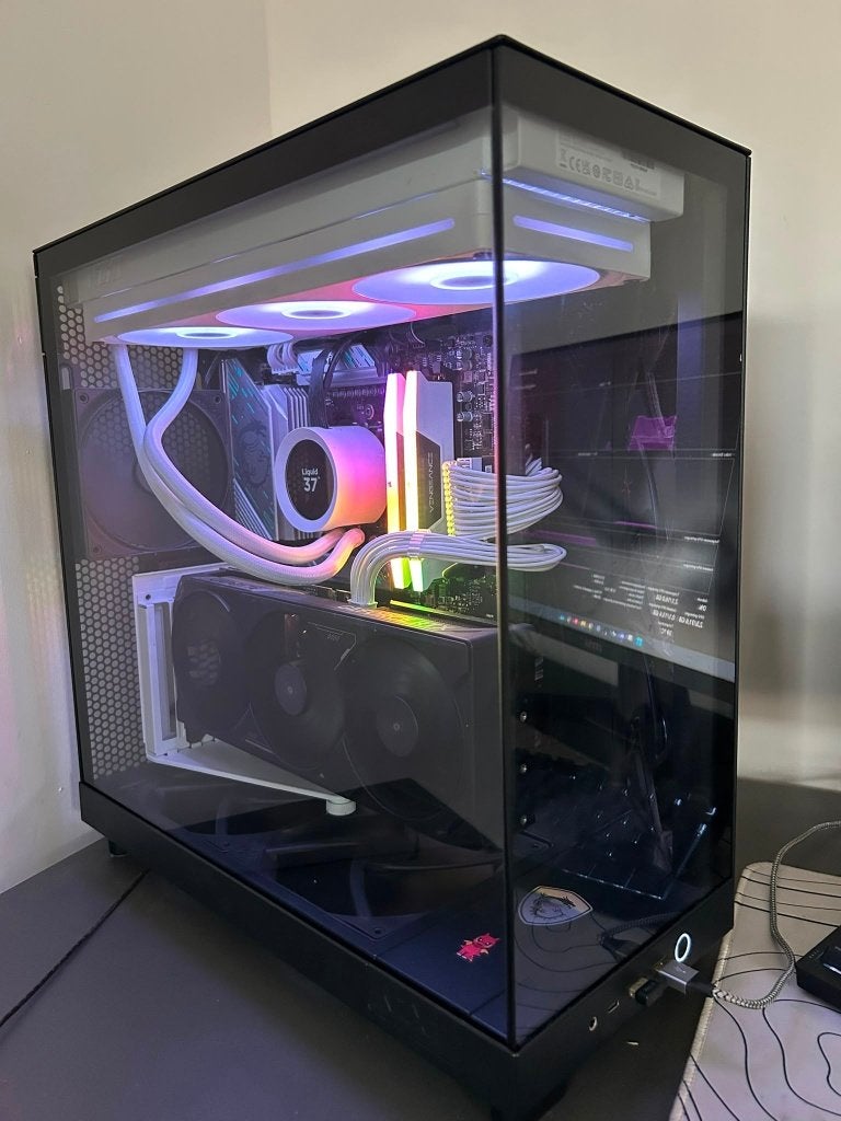 GAME PC || 5070 ti & Ryzen 7 9800x3d || Watergekoeld., Overige genres, 1 speler, Ophalen of Verzenden, Zo goed als nieuw