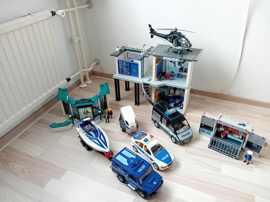 Een groot politiebureau van playmobiel, Ophalen of Verzenden