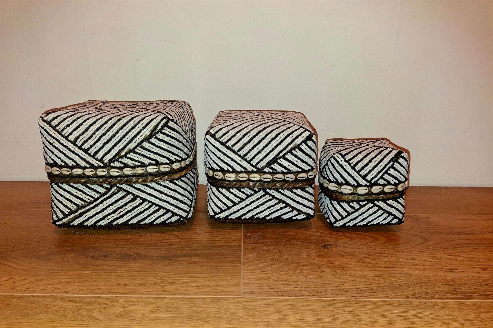 Set van 3 Balinese offermanden bamboe, kralen en schelpen, Ophalen of Verzenden, Zo goed als nieuw, Minder dan 50 cm