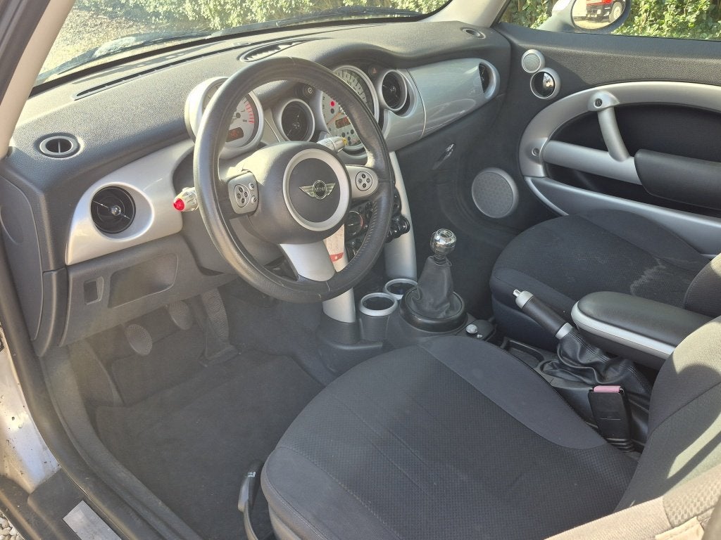 Mini 1.6 16V COOPER | Airco | CV | LM Velgen | PDC |, Auto's, Voorwielaandrijving, Gebruikt, 4 cilinders, 4 stoelen