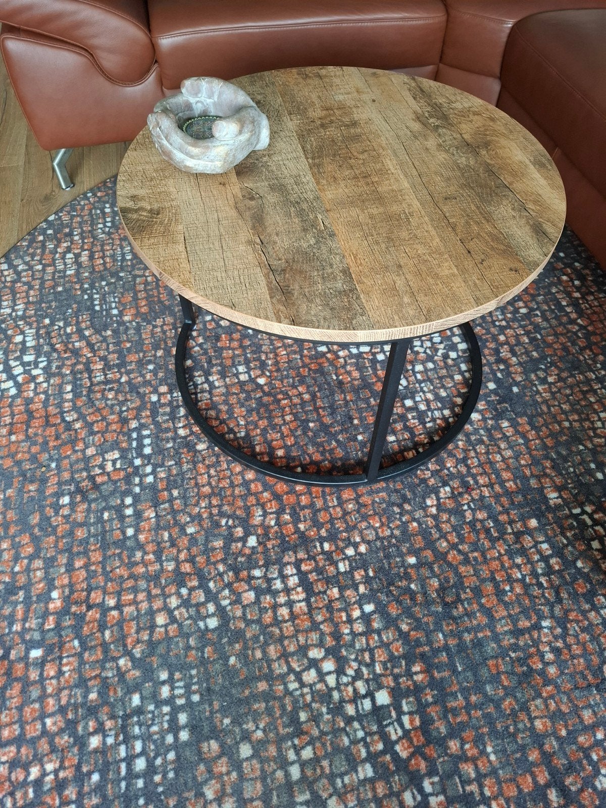 Ronde salontafel met houtlook blad en metalen onderstel, Overige houtsoorten, Gebruikt, 50 tot 75 cm, Rond