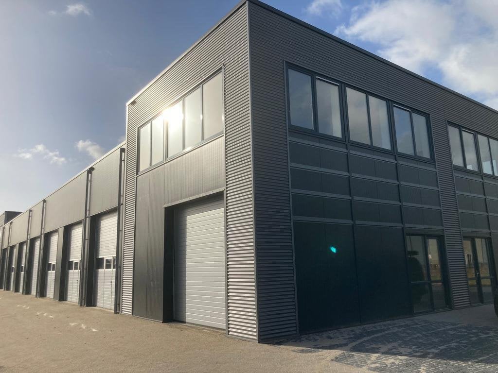Te huur: bedrijfsruimte / opslag / kantoor 136 m2 en 40 m2, Zakelijke goederen, Bedrijfs Onroerend goed, 136 m², Huur, Bedrijfsruimte