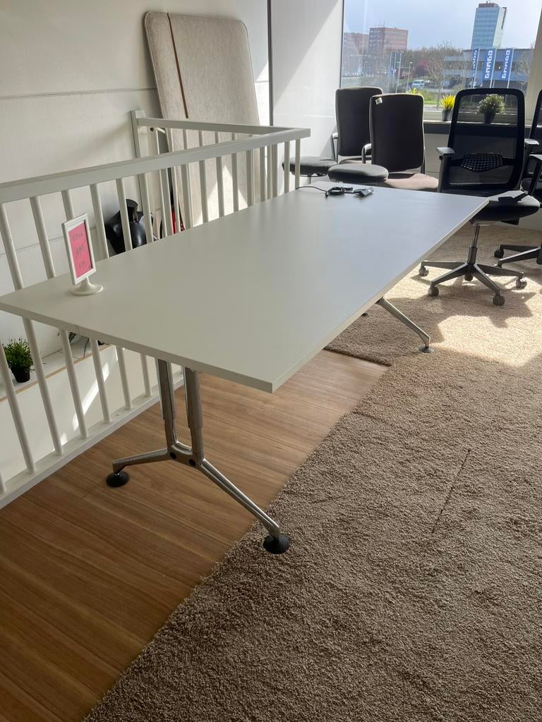 Vitra bureau Ad-Hoc  2.00 m / met defect., Elektrisch, Gebruikt, Geen, Vitra