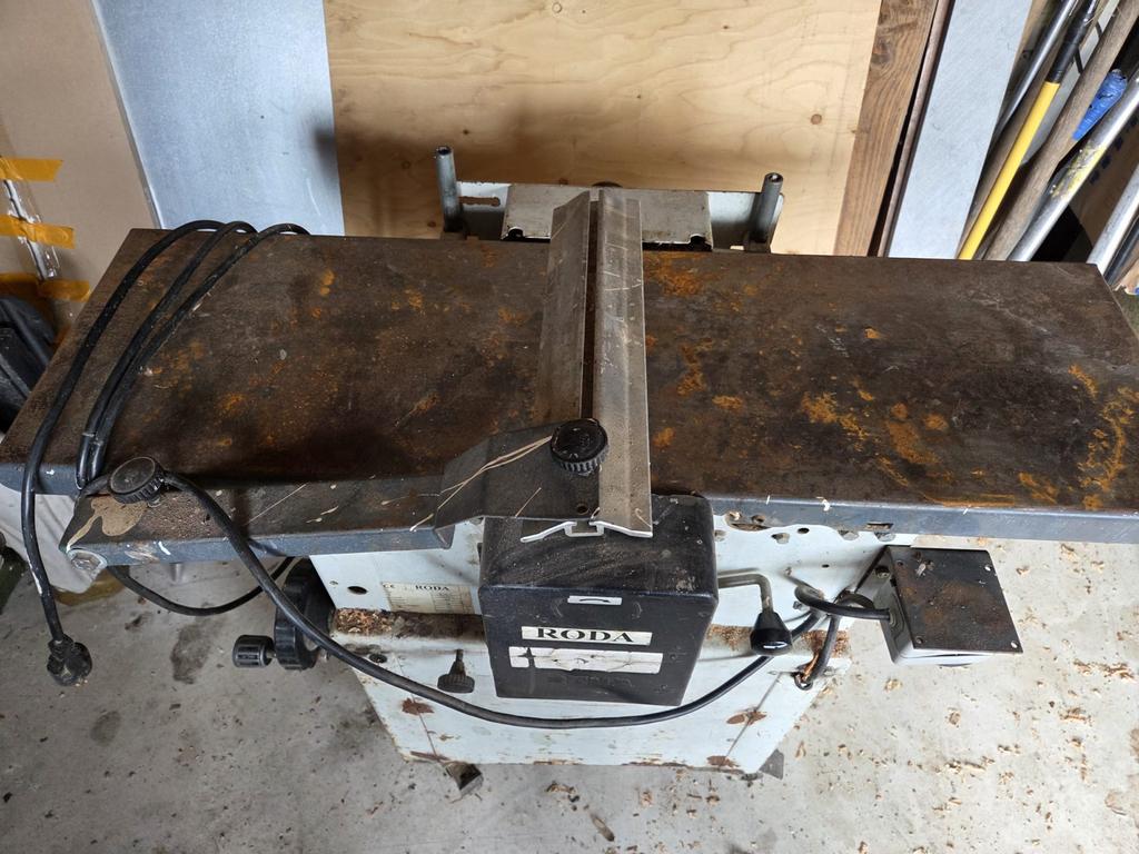 Vandiktebank Roda - Robuuste Houtbewerkingsmachine, Doe-het-zelf en Verbouw, Schaafmachines, Gebruikt, Elektrisch, Ophalen