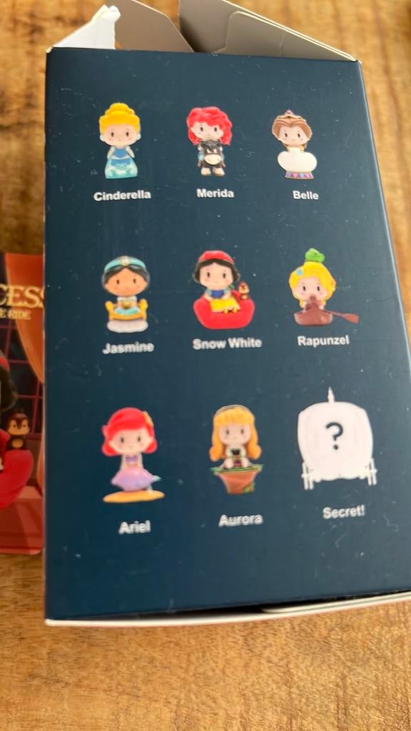 Disney sneeuwwitje pop mart, Verzamelen, Disney, Ophalen of Verzenden, Sneeuwwitje of Doornroosje, Zo goed als nieuw, Beeldje of Figuurtje