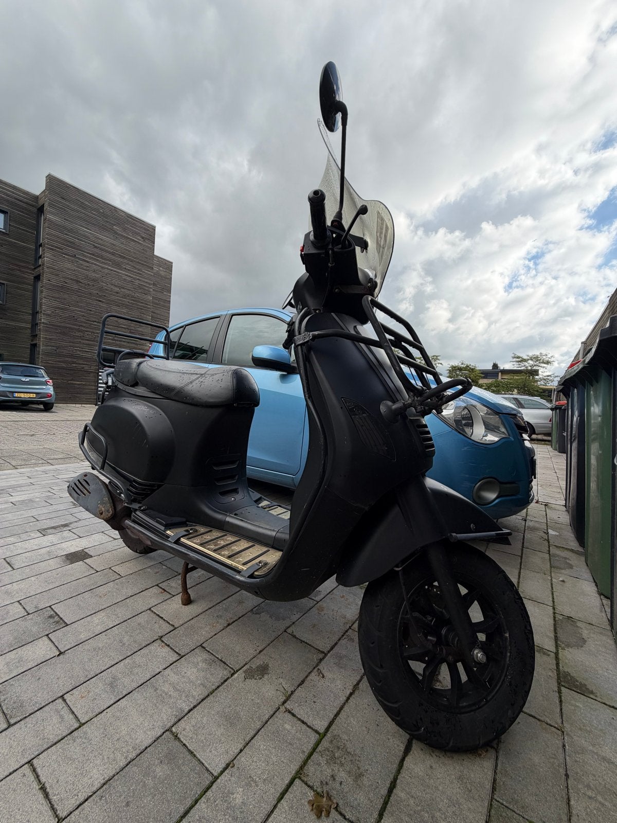 Momo Scooter - Mat Zwart - Goed Onderhouden, Ophalen, Gebruikt, Benzine, Maximaal 25 km/u