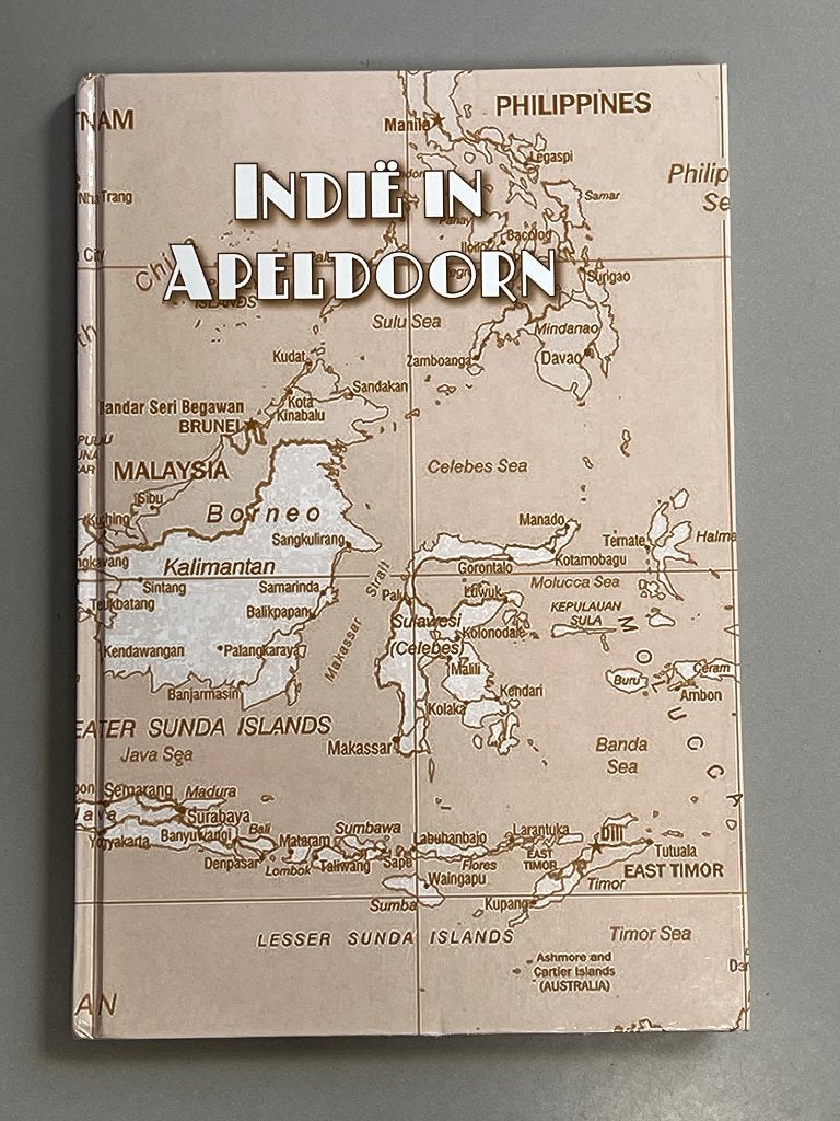 Indië in Apeldoorn (Fotoboek over Indische families), Boeken, Ophalen of Verzenden, 20e eeuw of later, Zo goed als nieuw