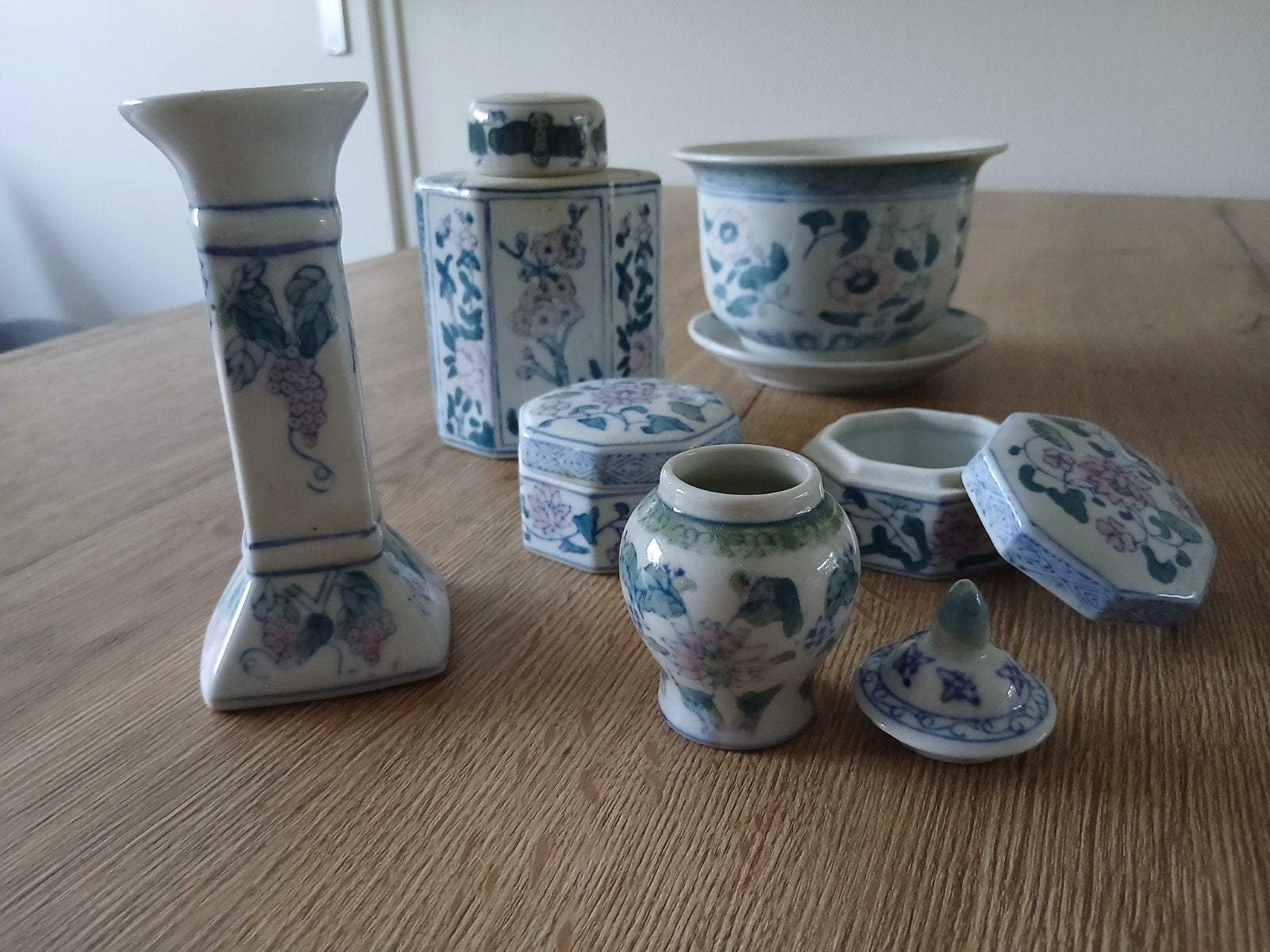 Set van 7 Chinees porseleinen decoratieve items, Ophalen