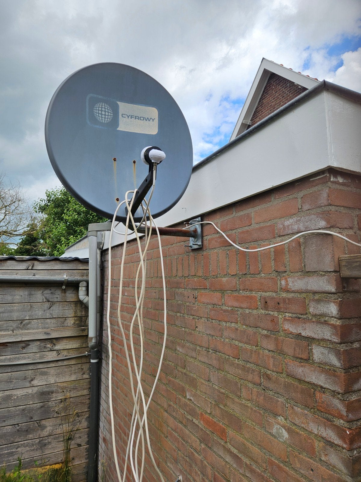Satelliet schotel met LNB en standard, Ophalen, Gebruikt, (Schotel)antenne-accessoires, Overige merken