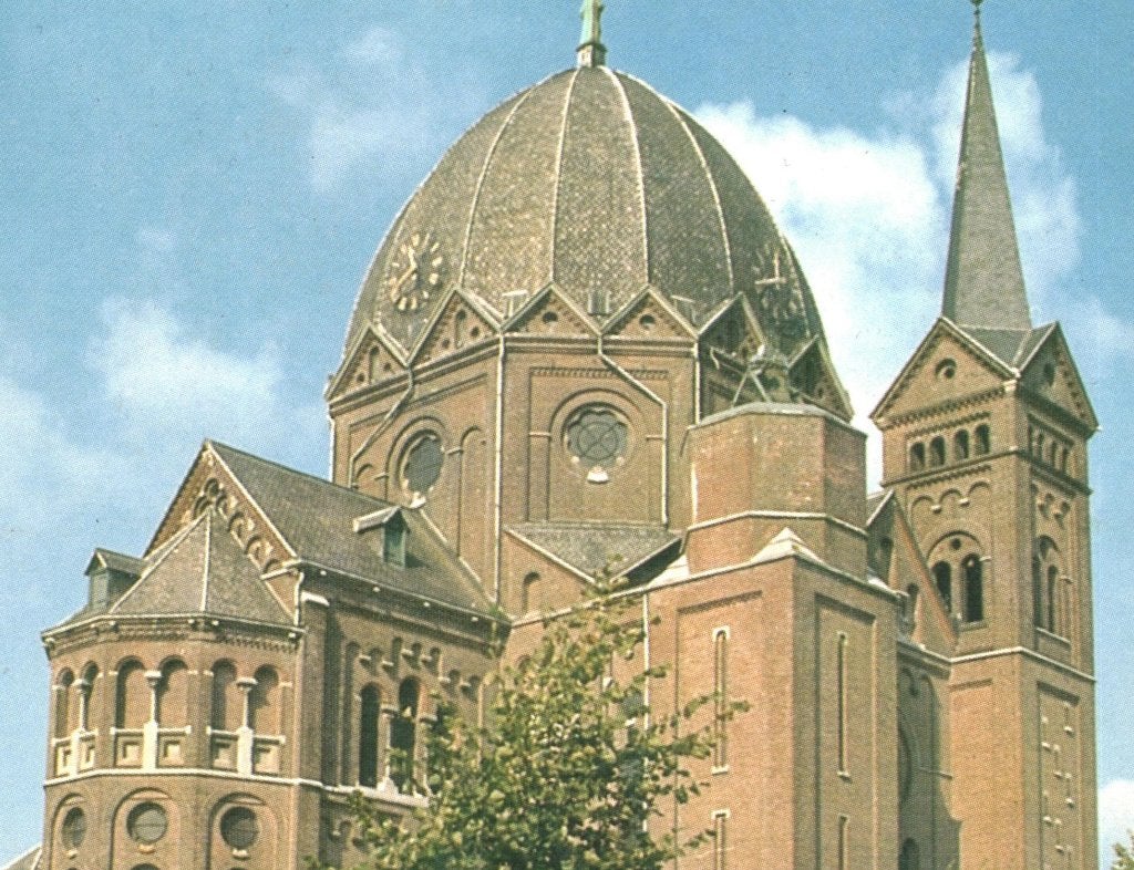 988434 Lierop 1181 N Br RK Kerk  - met mooie zegel Voetbal, Verzamelen, Ansichtkaarten | Nederland, Ophalen of Verzenden, 1980 tot heden