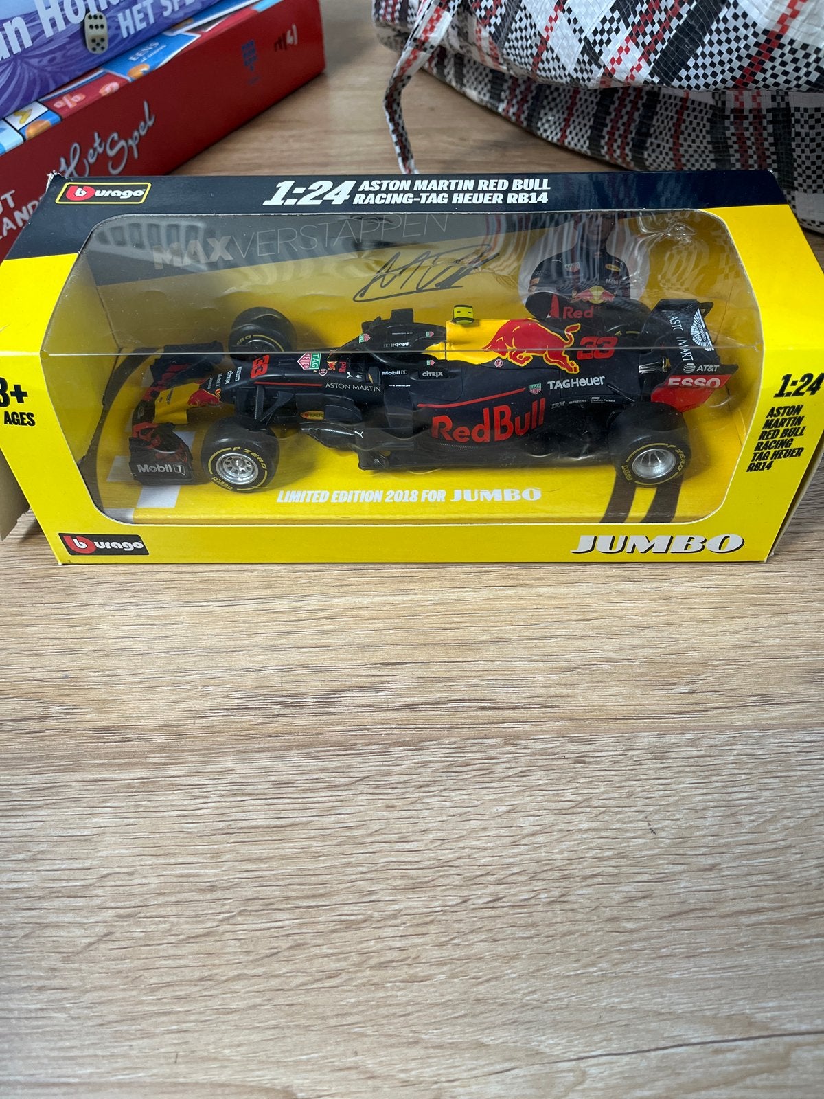 Bburago Aston Martin Red Bull Racing RB14 1:24 Max Verstappe, Ophalen of Verzenden, Nieuw