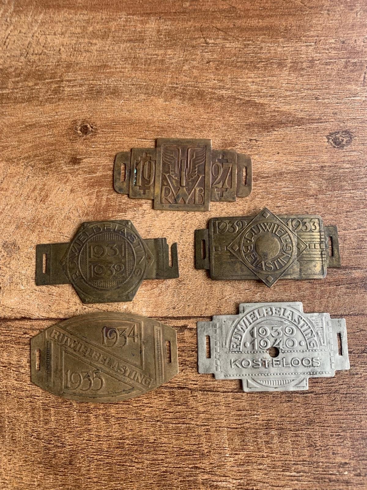 Set van 5 Antieke rijwielbelastingplaatjes (1927-1940), Verzamelen, Overige Verzamelen, Ophalen of Verzenden, Gebruikt
