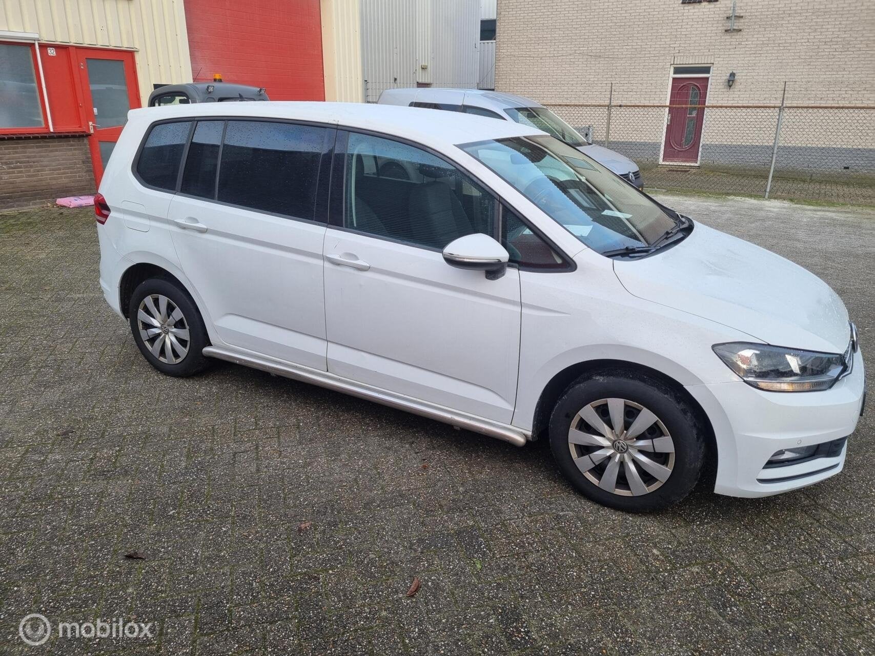 Volkswagen Touran 2.0 TDI SCR Connected Series, Auto's, Euro 6, 4 cilinders, 150 pk, Wit