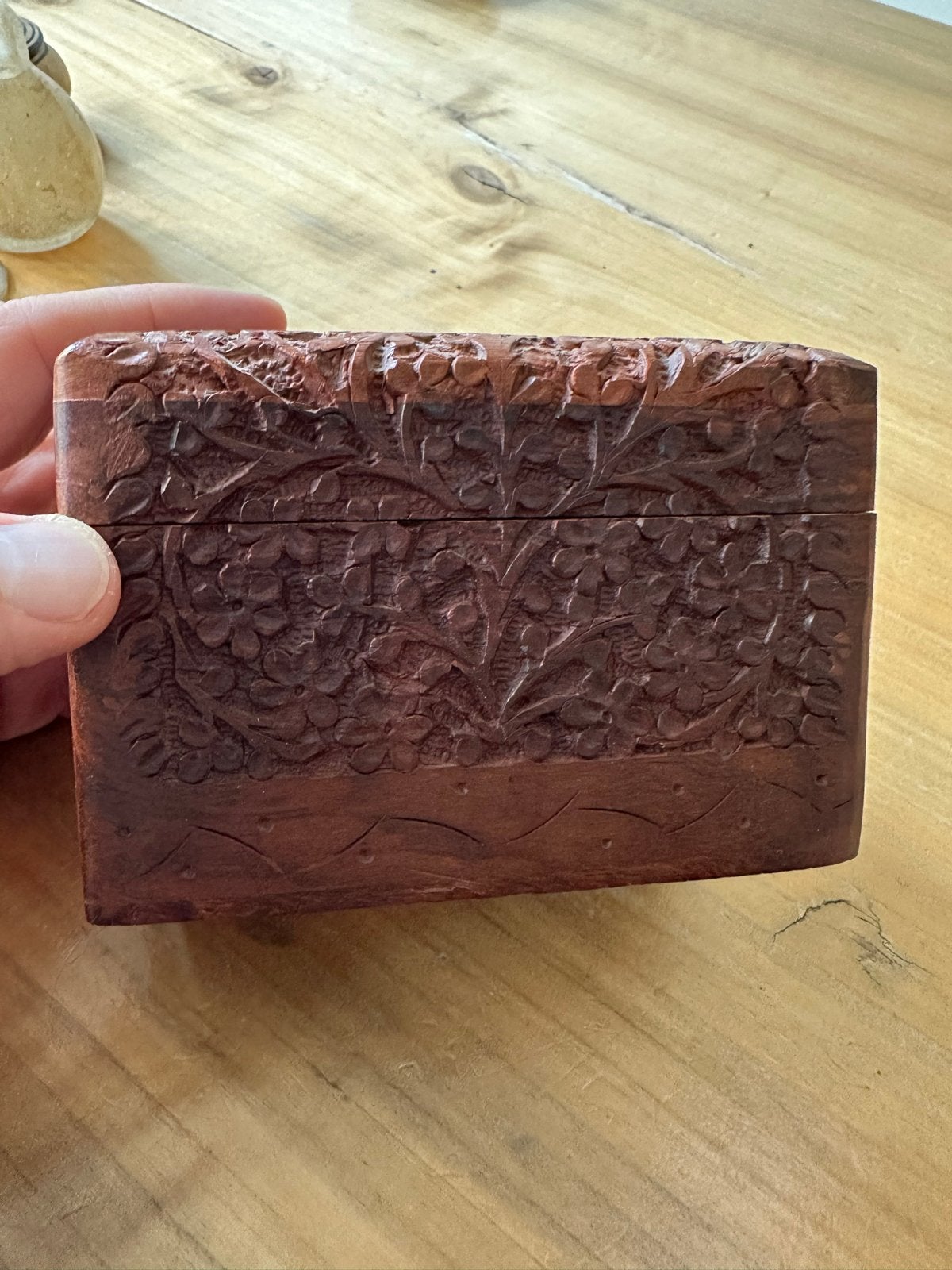 Decoratieve handgesneden houten doos uit India, Ophalen of Verzenden
