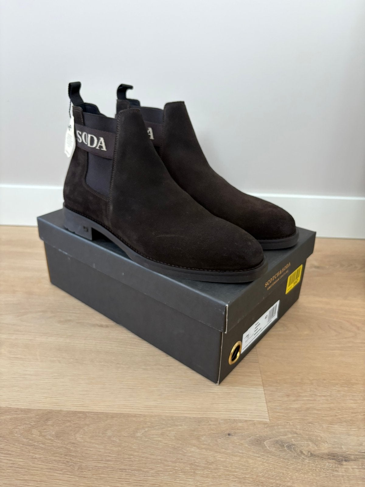 Heren Chelsea boots maat 43. Suède heren schoenen bruin, Bruin, Boots, Nieuw, Ophalen of Verzenden