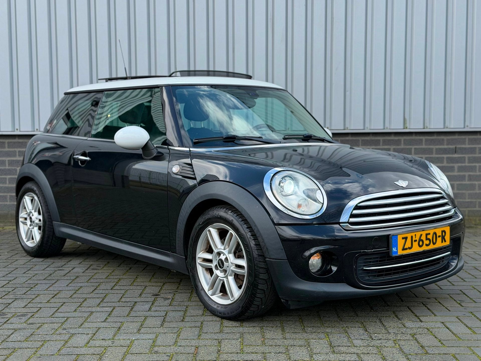 Mini Mini 1.6 Cooper Salt |Navi|Pano|Xenon|PDC|Leder|, Voorwielaandrijving, Euro 5, Parkeersensor, Zwart